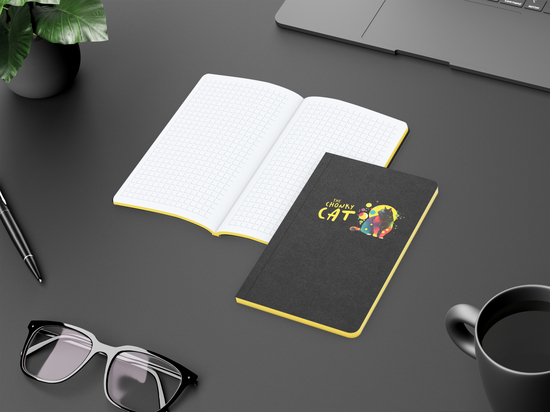 Notizbuch Tablet-Book Farbschnitt Naturkarton-Softcover schwarz, Papierformat/Lineatur 94 × 152 mm / Winkelkaro, Farbschnitt/Logodruck gelb/4farbig