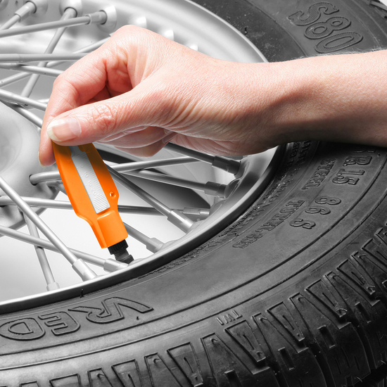 Reifenprofiltiefenmesser mit Ventilkappendreher