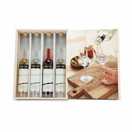 Variation aus je 2 Bränden & Likören von MENTGES - wechselnde Sorten - da ist für jeden Geschmack etwas dabei. In hochwertiger Holzkiste