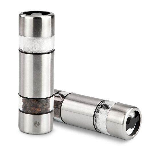 Im weihnachtlichen Geschenkkarton kommt eine ROMINOX® Mühle mit 2 getrennten Mahlwerken und einem Tütchen Salz & Pfeffer