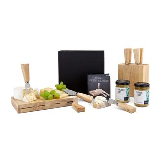 Ein innovatives Käsemesser-Set inklusive Block und je 145 g Bärlauch- und Feigensenf im Glas. Alles zusammen im schwarzen Karton.