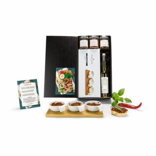 Das Bruschetta Trio besteht aus 3 Gewürzmischungen, nativem Olivenöl, einer Rezeptkarte und einem ROMINOX® Servierbrett