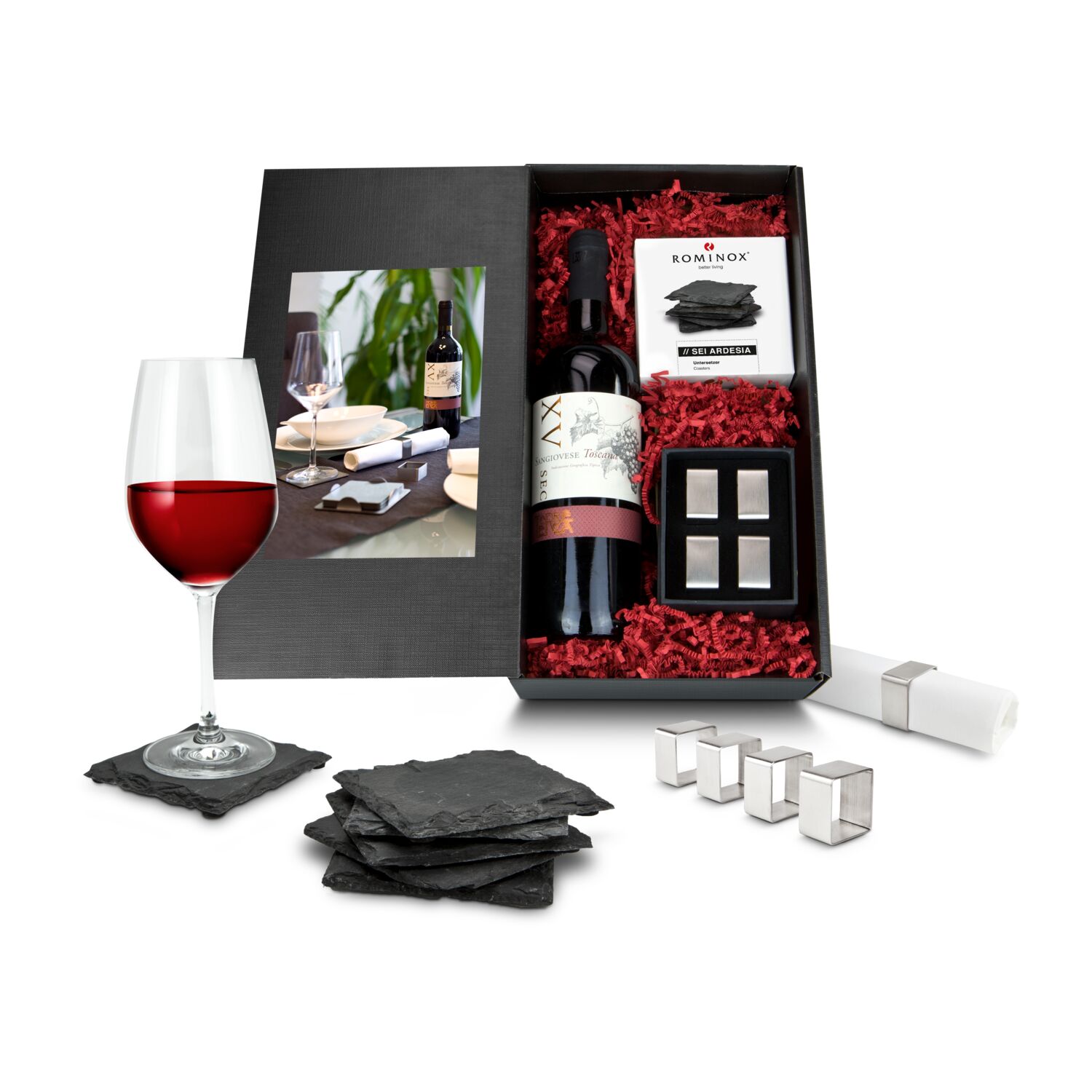 Eine Flasche Rotwein Sangiovese (0,75 l), ein 4er Set ROMINOX® Schiefer Glasuntersetzer und ein 4er Set ROMINOX® Edelstahl Serviettenringe.