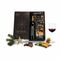 Einen Rotwein Cabernet Sauvignon, 200 g Kräcker und 200 g Lebkuchenmischung verpackt im weihnachtlichen Geschenkkarton