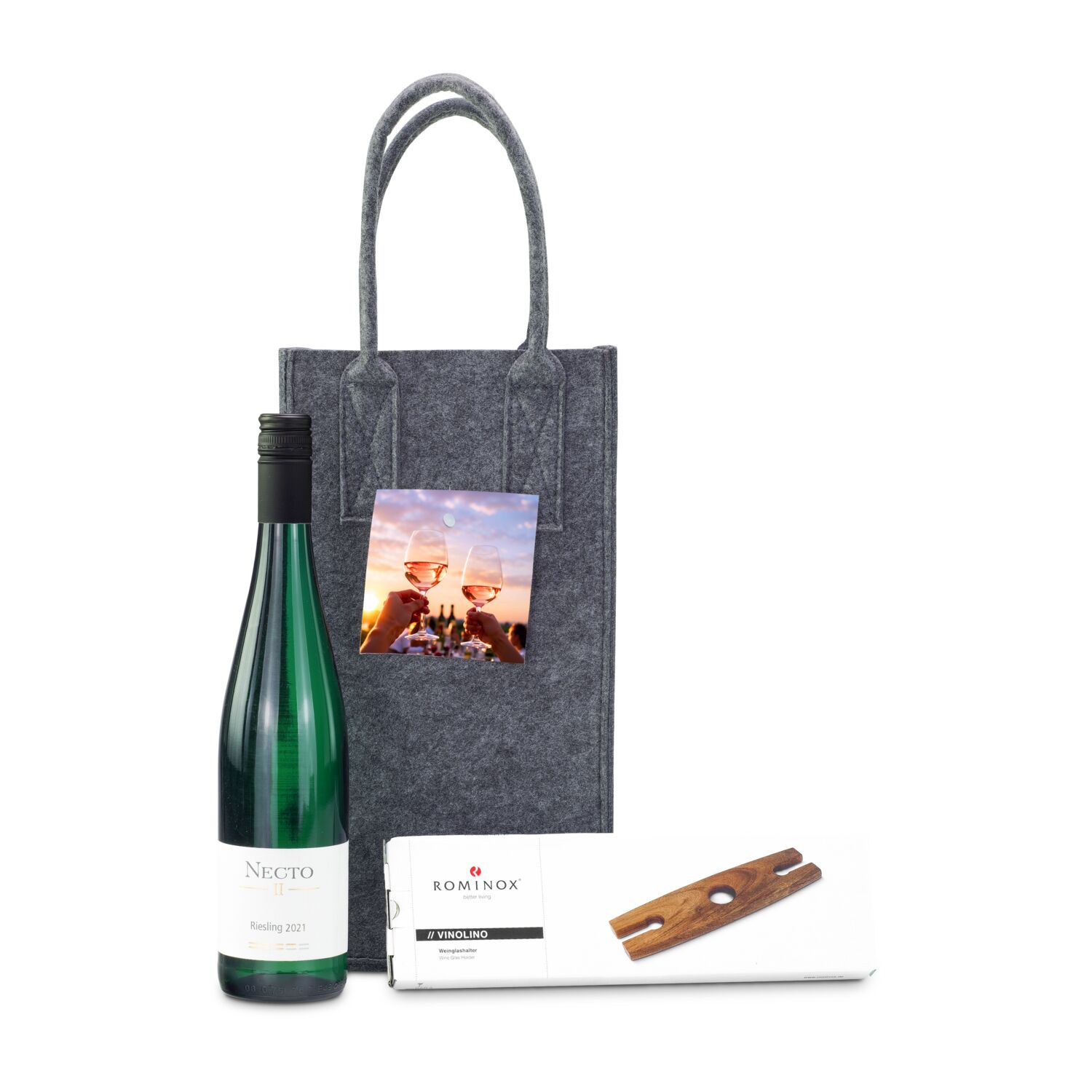 In dieser praktischen ROMINOX® Filztasche befinden sich ein erstklassiger Rieslingwein (0,75 l) und ein ROMINOX® Weinglashalter.