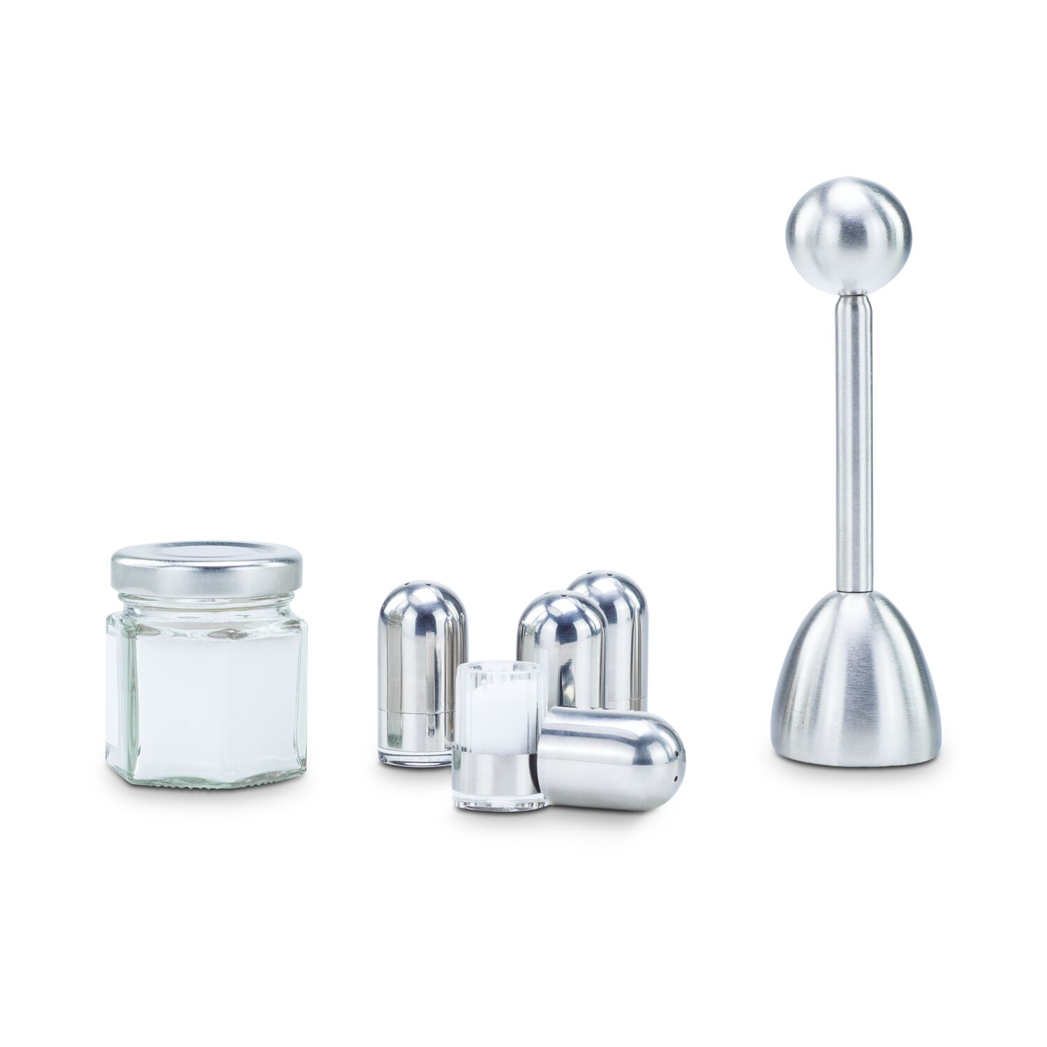 Ein Set aus vier Minisalzstreuern, einem Eierköpfer und einem Glas Meersalz. Alles kommt verpackt in einer schwarzen Geschenkbox mit Aufkleber.