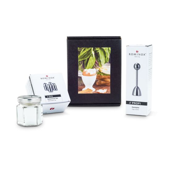 Ein Set aus vier Minisalzstreuern, einem Eierköpfer und einem Glas Meersalz. Alles kommt verpackt in einer schwarzen Geschenkbox mit Aufkleber.