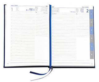Buchkalender "Daily Chefkalender Register INT" im Format 14,5 x 20,5 cm, Kalendarium 4-sprachig D/F/I/GB Grau/Blau mit 2 Lesebändern und Registerstanzung, 416 Seiten Fadenheftung, Eckenperforation, Einband Slinky schwarz