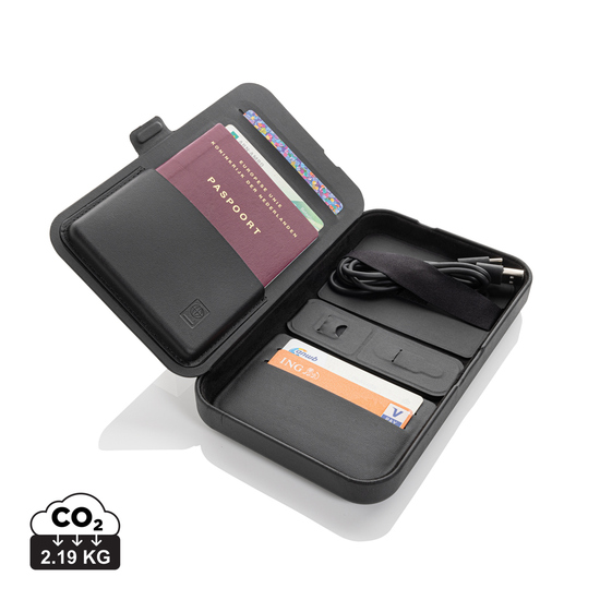 Swiss Peak Travel-Case aus RCS rec. PU mit 3-in-1-Charger