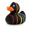 schwarze Badeente Rebecca Regenbogen mit sechs Streifen in Pink, Blau, Grün, Gelb, Orange und Rot, Größe: ca. 8 cm. Inklusive Quietschventil