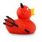 rote Badeente Theo Teufel mit schwarzen Hörnern und Feuerhaken,Größe: ca. 8 cm. Inklusive Quietschventil