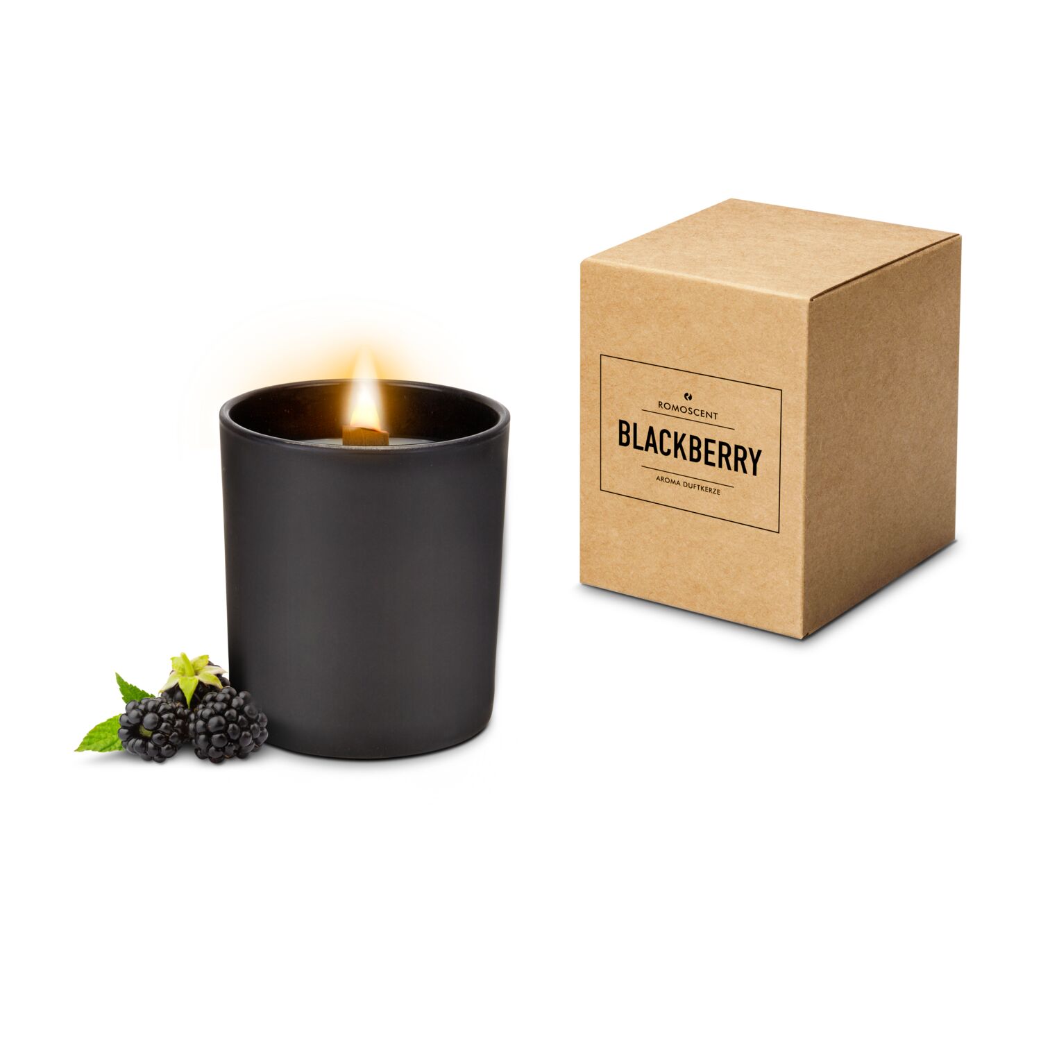 Gemütliche Aromakerze mit Brombeer-Duft, breiter Holzdocht, elegantes schwarz-mattes Glas. Brenndauer: ca. 40 Stunden