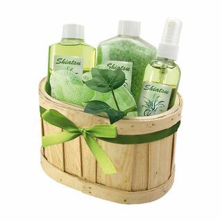 160 ml Duschgel, 350 g Badesalz, 100 ml Körperspray, Mesh-Schwamm, in Holzkörbchen. Duftrichtung: Aloe Vera