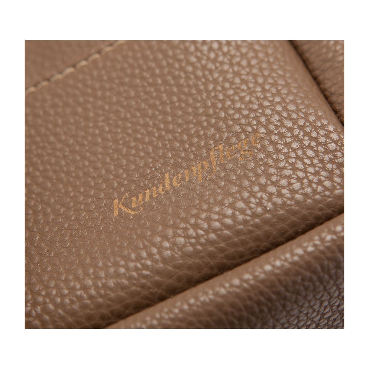 100 ml Rasiergel, 100 ml 2in1 Duschgel & Shampoo, 110 ml After Shave Balsam, Rasierpinsel, in brauner Kosmetiktasche