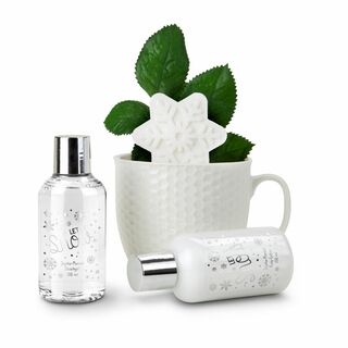 Weiße XL Tasse (450 ml) gefüllt mit 100 ml Duschgel, 100ml Bodylotion und 50 g Seife in Schneeflockenform