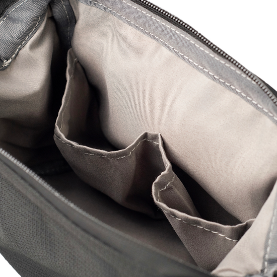 Kosmetiktasche mit Metallbindung stock