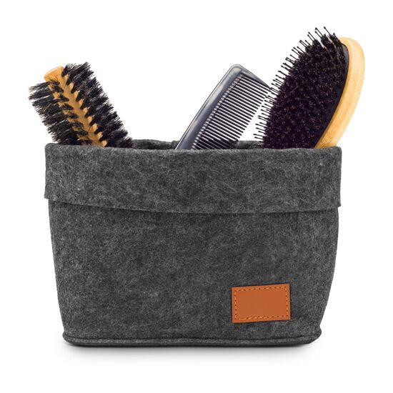 Filzkorb in Anthrazit, mit Krempe und aufgenähtem Badge in Lederoptik