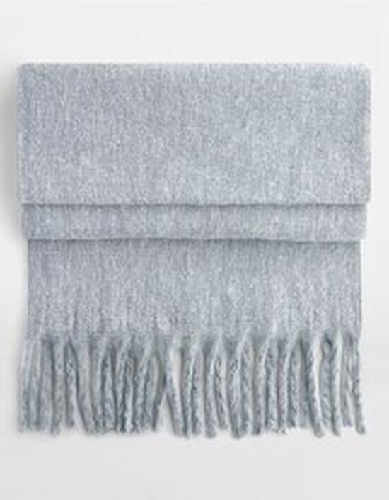 CB496R Beechfield Fluffy Scarf